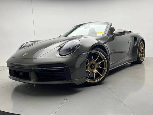 Aventurine Green Metallic 2024 Porsche 911