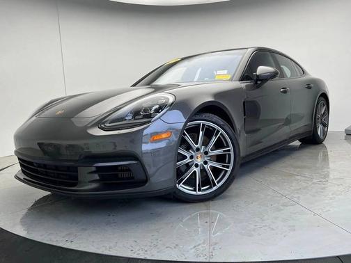 2018 Porsche Panamera 