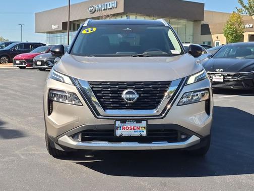 Champagne Silver Metallic/Super Black 2022 Nissan Rogue Platinum