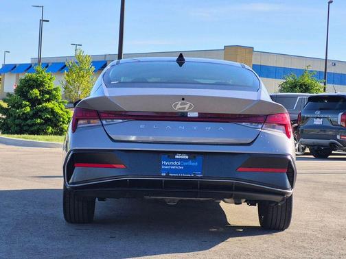 Fluid Metal 2025 Hyundai ELANTRA SEL