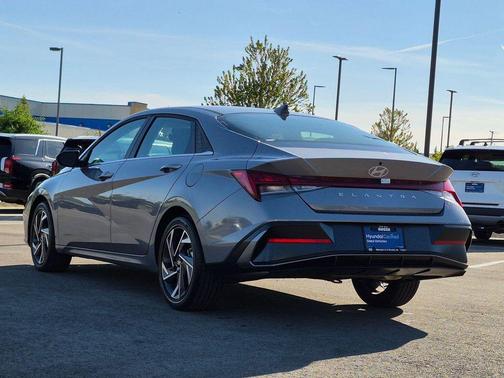 Fluid Metal 2025 Hyundai ELANTRA SEL