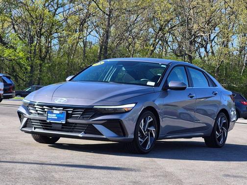 Fluid Metal 2025 Hyundai ELANTRA SEL