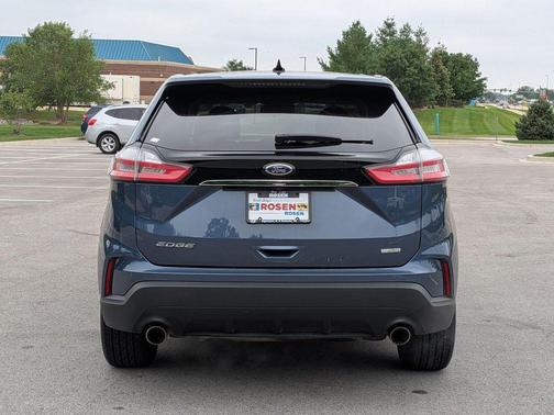 Blue Metallic 2019 Ford Edge SE