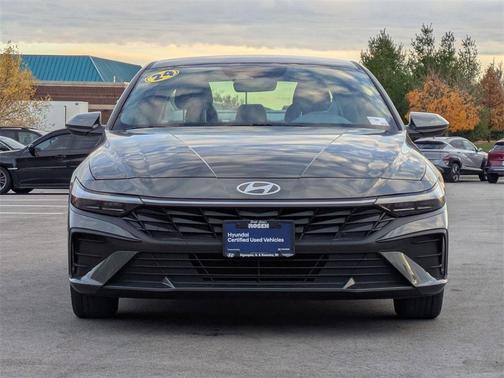2024 Hyundai ELANTRA SE