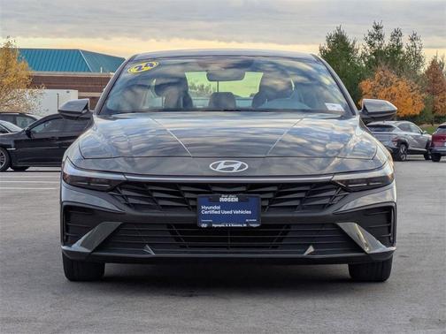 2024 Hyundai ELANTRA SE