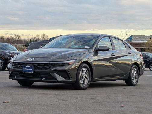 2024 Hyundai ELANTRA SE