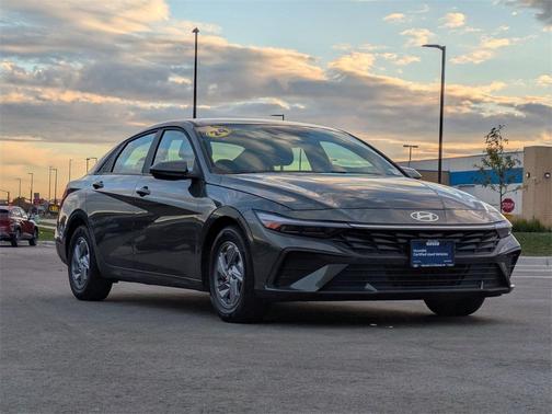 2024 Hyundai ELANTRA SE