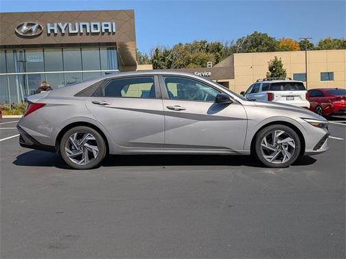 2025 Hyundai ELANTRA HEV SEL Sport