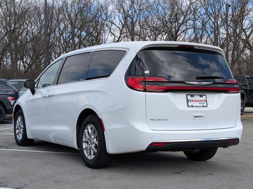 Bright White Clearcoat 2024 Chrysler Pacifica Touring L