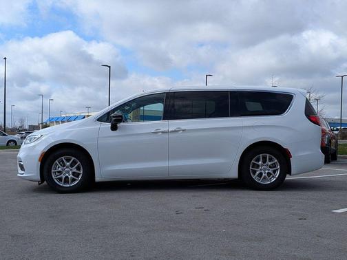Bright White Clearcoat 2024 Chrysler Pacifica Touring L
