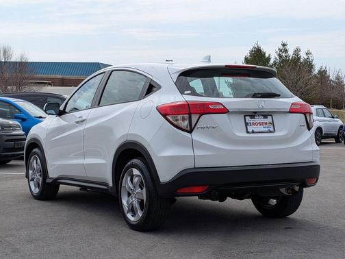 Platinum White Pearl 2022 Honda HR-V LX