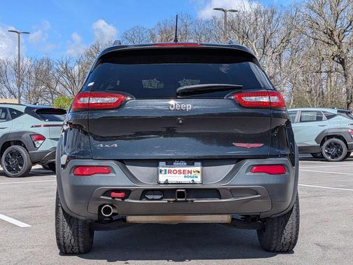 Brilliant Black Crystal Pearlcoat 2015 Jeep Cherokee Trailhawk