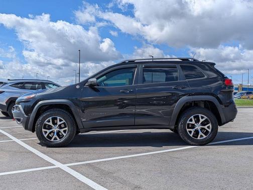 Brilliant Black Crystal Pearlcoat 2015 Jeep Cherokee Trailhawk