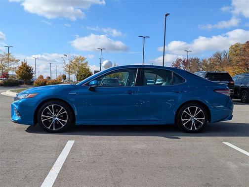 2019 Toyota Camry Hybrid LE