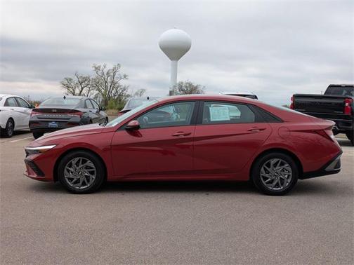 2024 Hyundai ELANTRA SEL