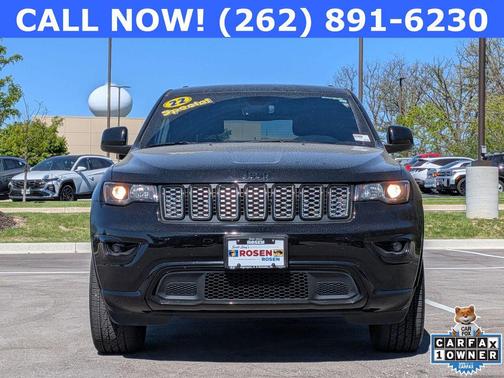 Diamond Black Crystal Pearlcoat 2022 Jeep Grand Cherokee Laredo