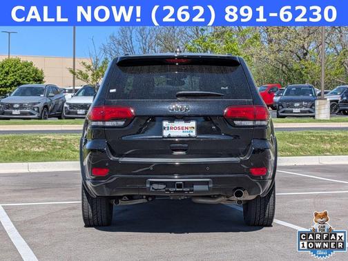 Diamond Black Crystal Pearlcoat 2022 Jeep Grand Cherokee Laredo