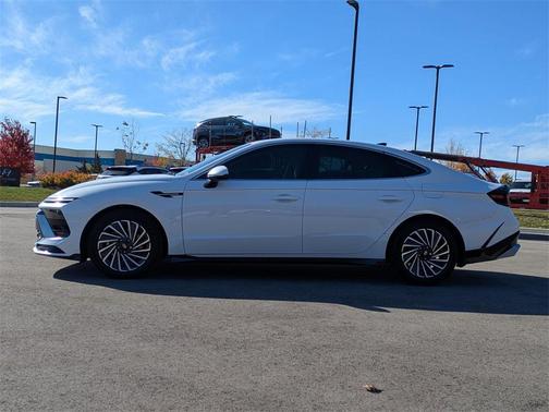 2024 Hyundai SONATA Hybrid SE