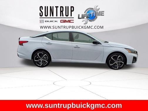 2025 Nissan Altima SR