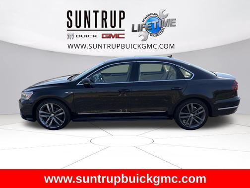 Deep Black Pearl Effect 2019 Volkswagen Passat 2.0T SE R-Line
