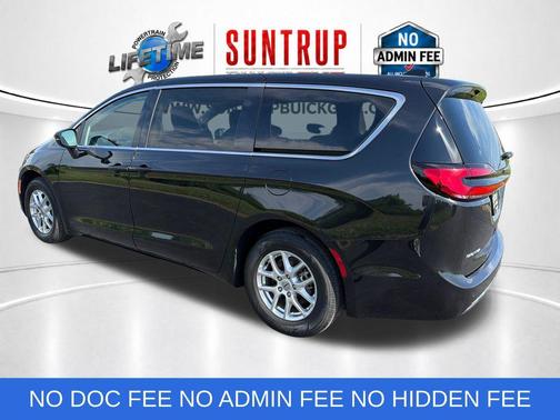 Brilliant Black Crystal Pearlcoat 2023 Chrysler Pacifica Touring-L