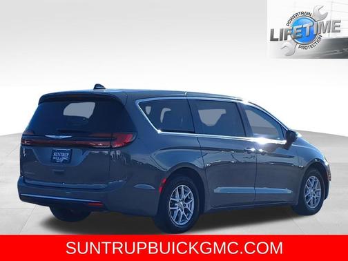 2025 Chrysler Pacifica Select