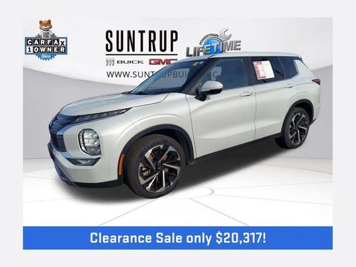 White Diamond 2024 Mitsubishi Outlander SE