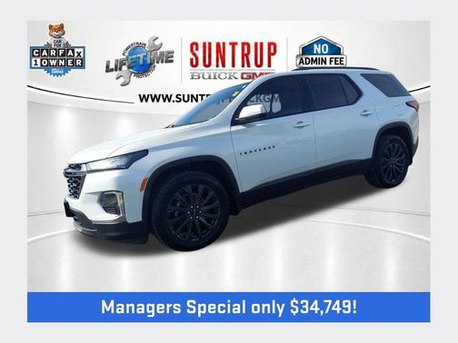 Iridescent Pearl Tricoat 2023 Chevrolet Traverse RS