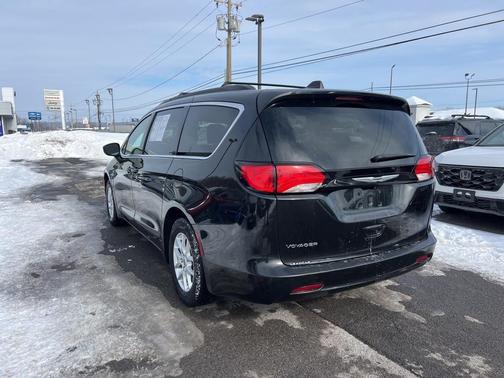 2021 Chrysler Voyager LXI
