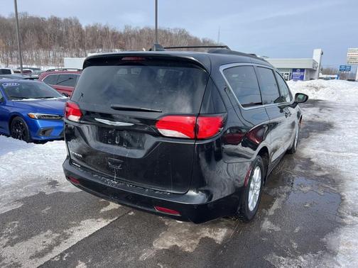 2021 Chrysler Voyager LXI