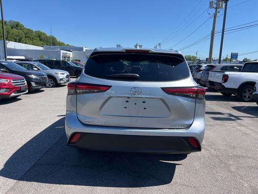 Celestial Silver Metallic 2022 Toyota Highlander XLE