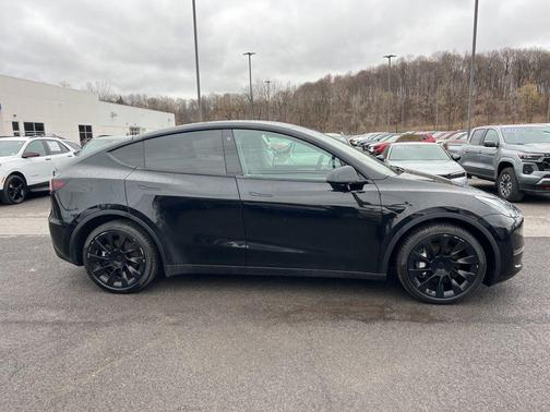 Black 2022 Tesla Model Y Long Range