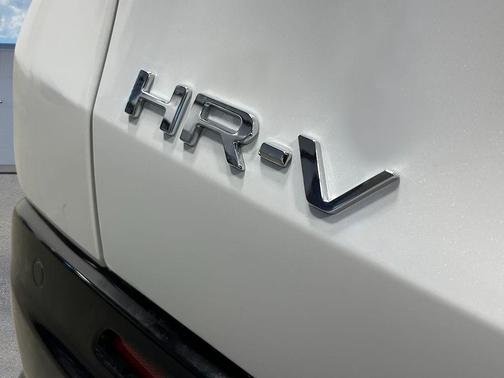 Platinum White Pearl 2027 Honda HR-V EX-L