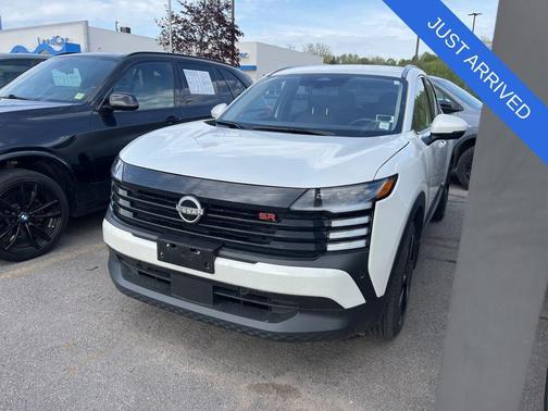 Aspen White Tri 2025 Nissan Kicks SR