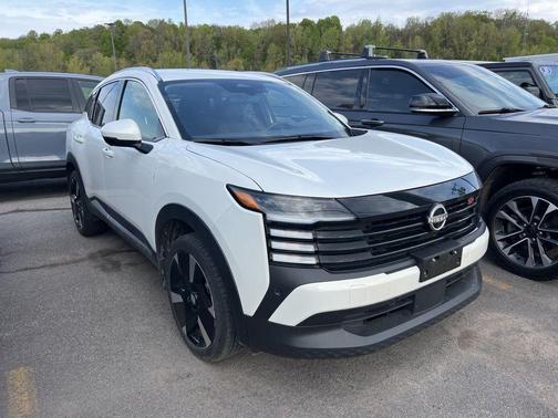 Aspen White Tri 2025 Nissan Kicks SR