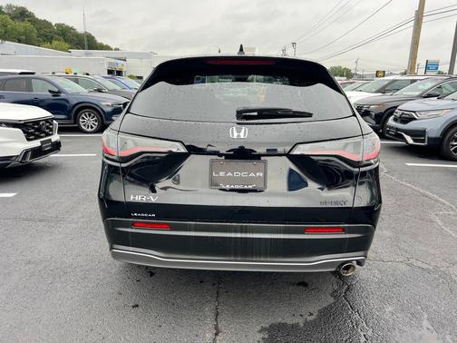 Crystal Black Pearl 2024 Honda HR-V Sport