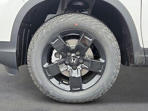 Platinum White Pearl 2026 Honda Ridgeline Black Edition Two-Tone