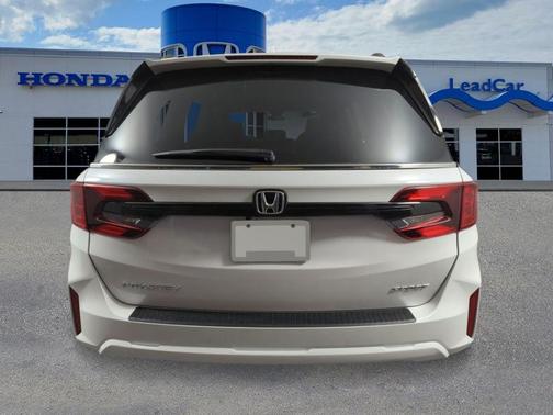 Platinum White Pearl 2026 Honda Odyssey Sport-L