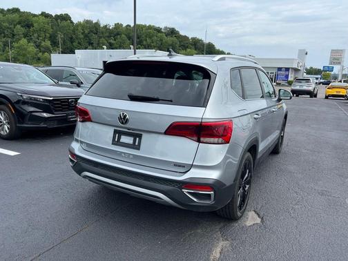 Pyrite Silver Metallic 2023 Volkswagen Taos 1.5T SE