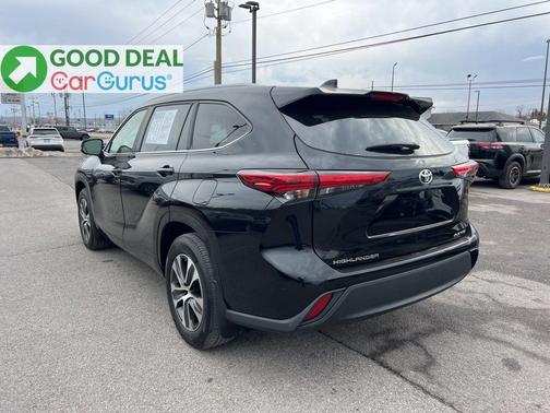 Midnight Black Metallic 2023 Toyota Highlander XLE