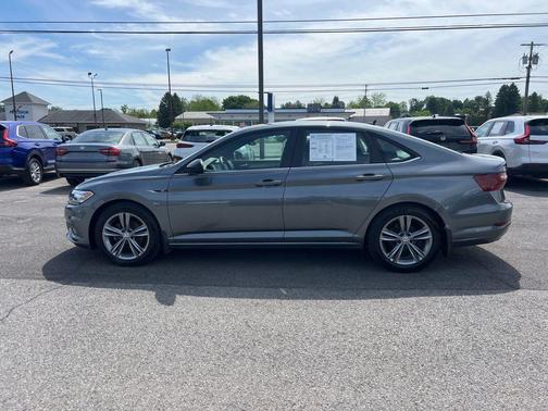 Platinum Gray Metallic 2021 Volkswagen Jetta 1.4T R-Line