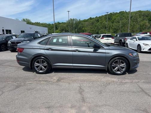 Platinum Gray Metallic 2021 Volkswagen Jetta 1.4T R-Line