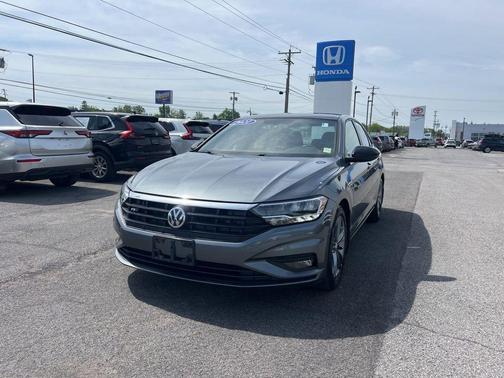 Platinum Gray Metallic 2021 Volkswagen Jetta 1.4T R-Line