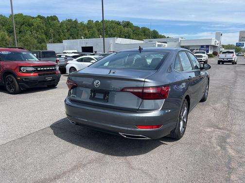Platinum Gray Metallic 2021 Volkswagen Jetta 1.4T R-Line