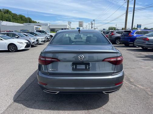 Platinum Gray Metallic 2021 Volkswagen Jetta 1.4T R-Line