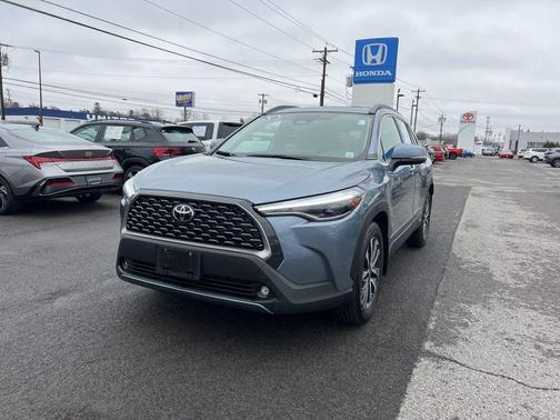 CELESTITE 2024 Toyota Corolla Cross XLE