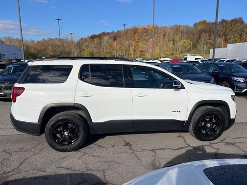 2023 GMC Acadia AT4