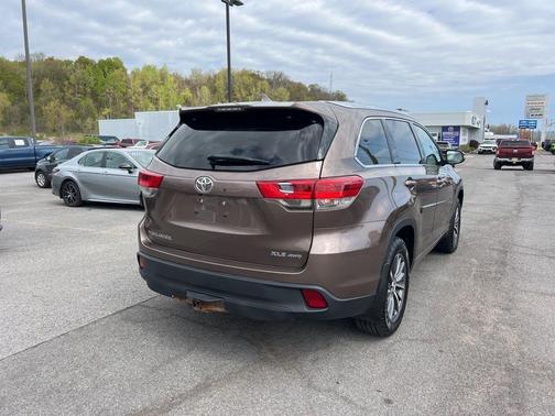 Walnut 2018 Toyota Highlander XLE