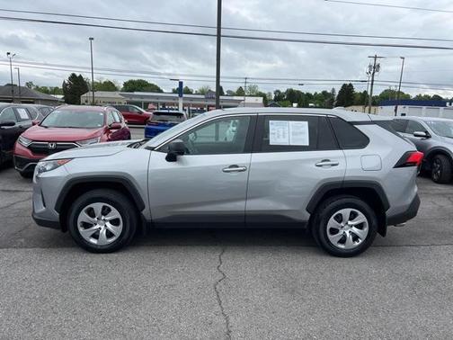 2022 Toyota RAV4 LE