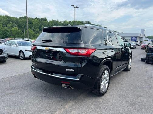 Mosaic Black Metallic 2021 Chevrolet Traverse High Country